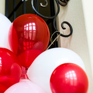 The Easiest DIY Balloon Garland Tutorial